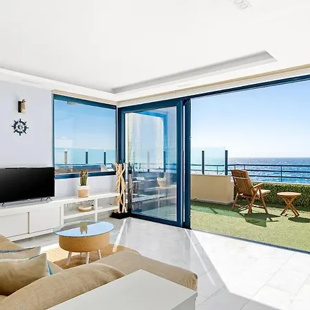 Luxury Seafront Penthouse With Hottub & Greatviews