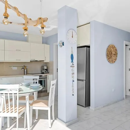 Luxury Seafront Penthouse With Hottub & Greatviews Appartement